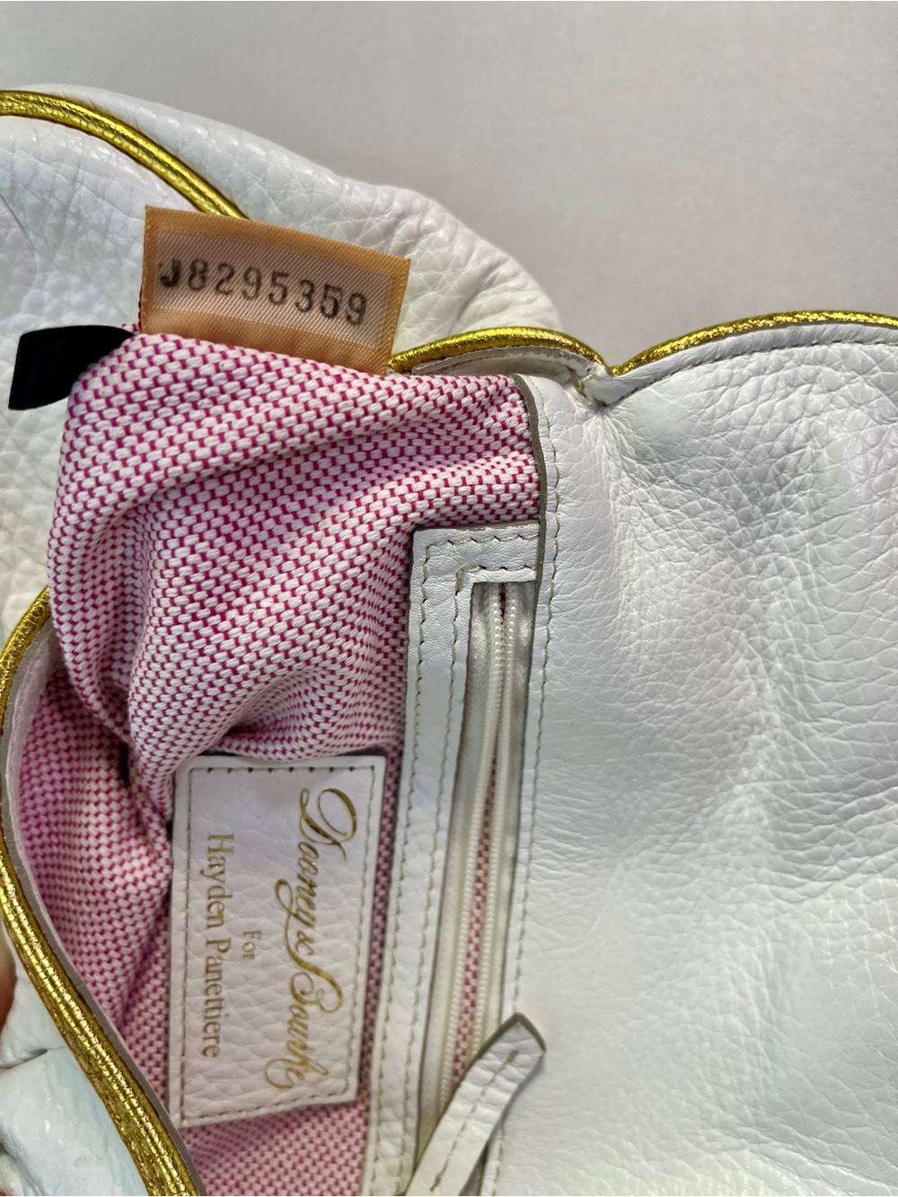 RARE Vintage White Dooney & Bourke Hayden Clutch Purse Pebbled Leather Gold Lion - Picture 12 of 12
